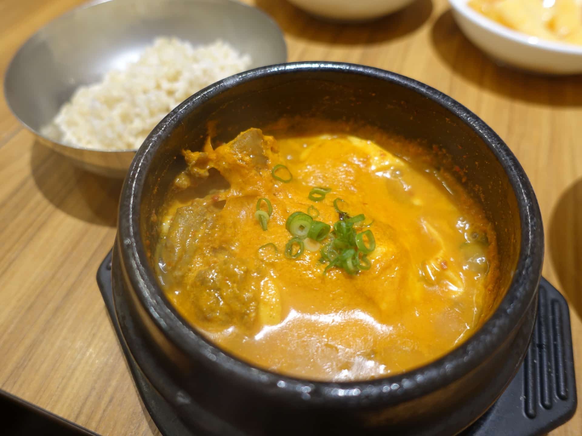 韓辛deli カンカンデリ 三宮で韓国料理の惣菜食べ放題ランチ トッポギやチヂミもあるよ