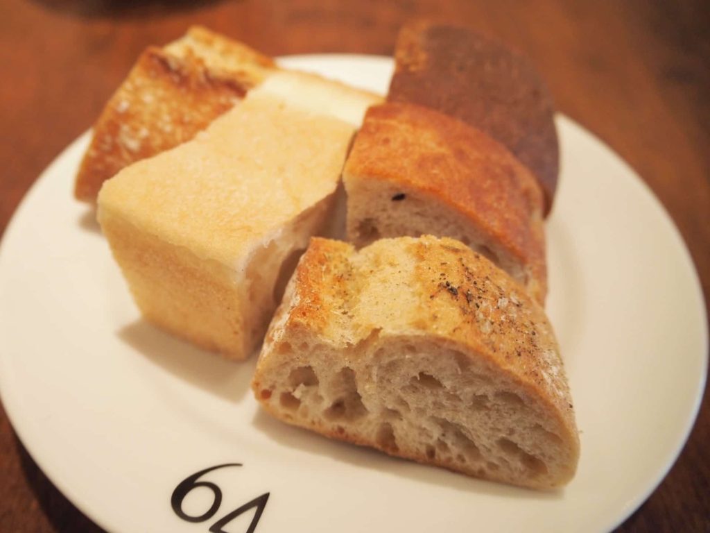 Bar＆Bistro 64 ランチ 神戸 三宮 元町 メニュー 値段 パン食べ放題