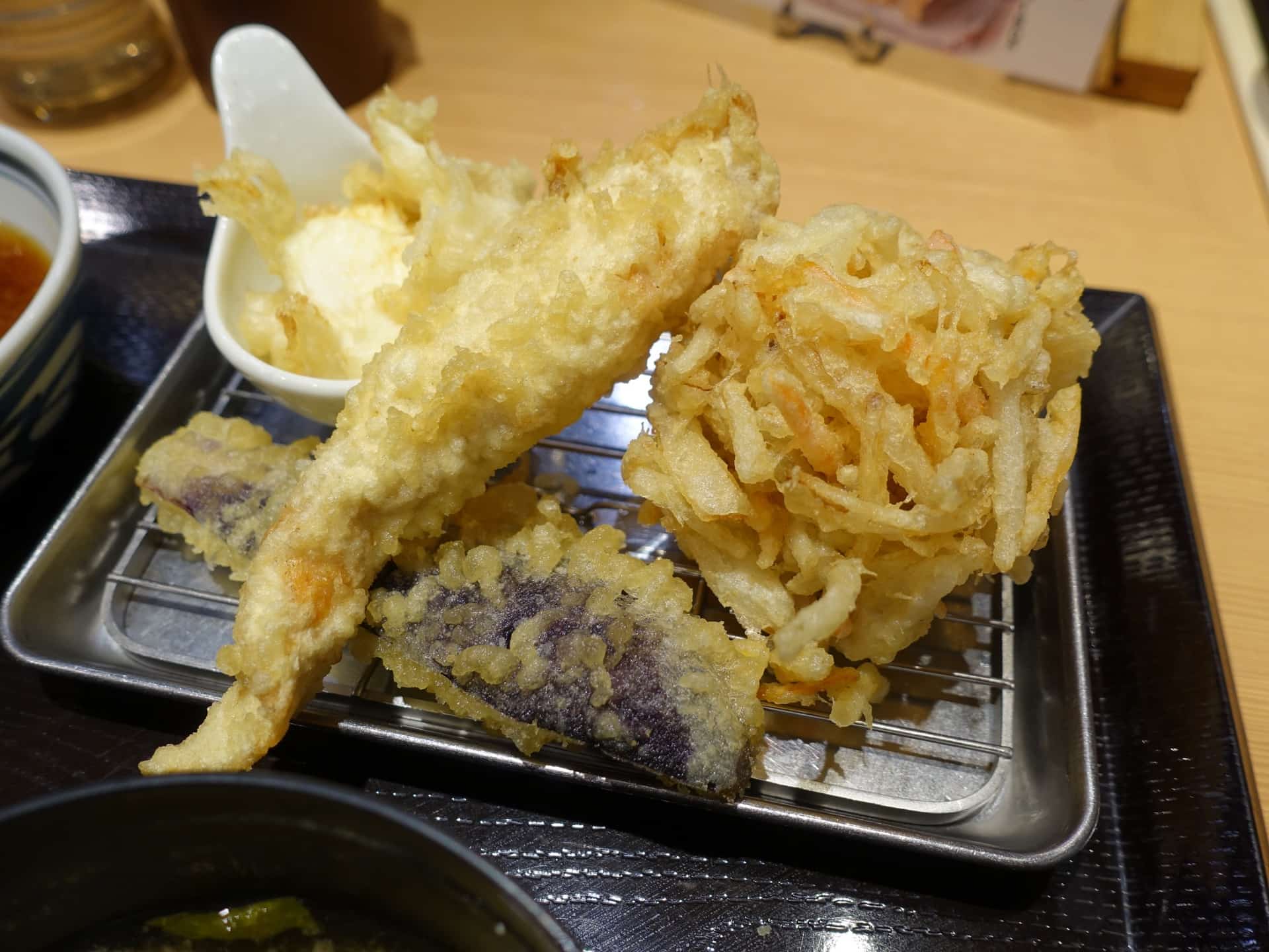 天ぷら定食まきの センタープラザ店 サクサク揚げたて天ぷらのコスパ抜群ランチ 神戸 三宮で行列必至