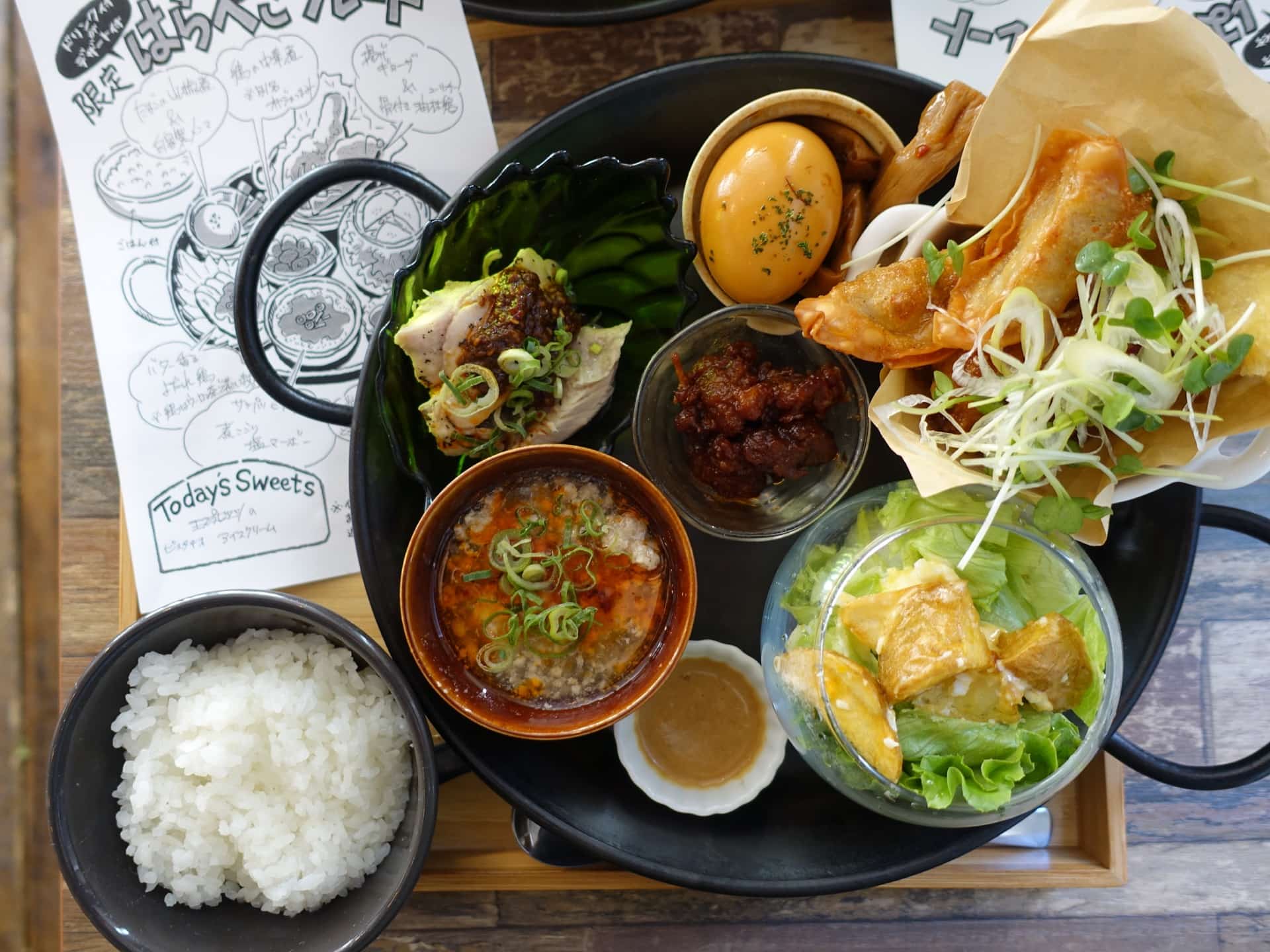 はらぺこ飯店 − 神戸・元町の中華バルで限定ランチ！「はらぺこプレート」は1日20食限定でコスパ抜群